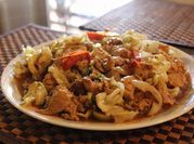Una foto de chop suey de mariscos