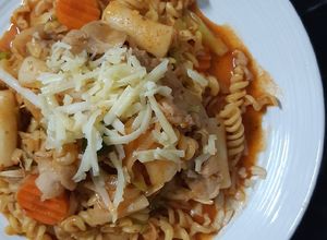 รูปของ "เมนูสองใจ💙🤍" Tokpokki🇰🇷ft. Fusilli🇮🇹 in Gochujang Sauce