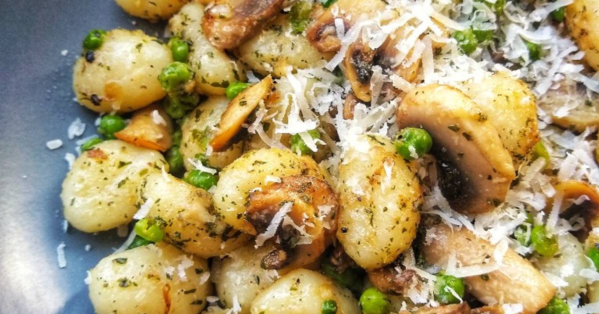 Gnocchi, Mushrooms & Peas In A Garlic Butter Sauce Recipe by Natalie