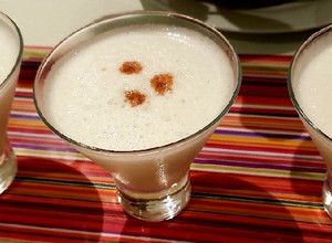 Una foto de 🇵🇪 Pisco Sour Peruano 🇵🇪