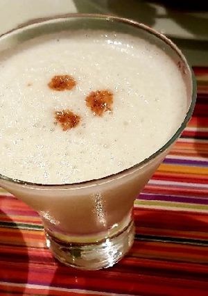 Una foto de 🇵🇪 Pisco Sour Peruano 🇵🇪