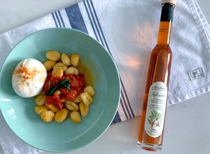 Foto de Gnocchi com tomate cherry e queijo burrata