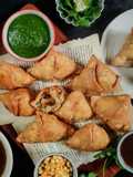 Classic aloo samosa