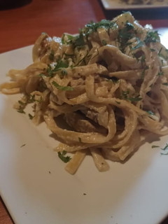 Una foto de Fettuccine a la alfredo con pollo