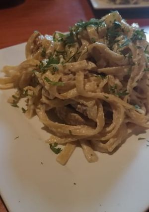 Una foto de Fettuccine a la alfredo con pollo