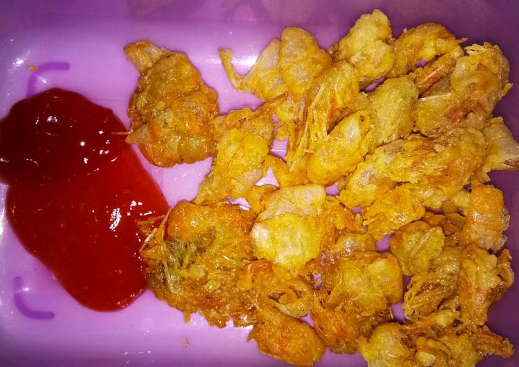 Cemilan kulit udang goreng
