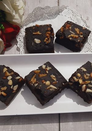 A picture of Eggless Mixed Nut Brownie.