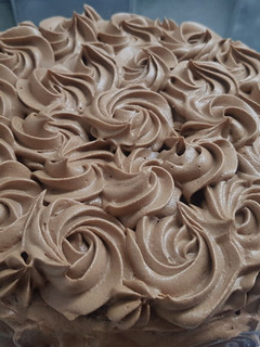 Una foto de Torta de cumpleaños de chocolate sin gluten(18 cm de diámetro)