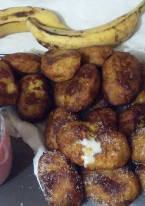 Una foto de Empanadas de plátano rellenas de manjar blanco