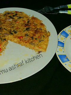 A picture of Indomie pizza.