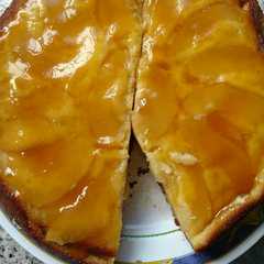 Una foto de Torta húmeda de manzana 🍎🍎