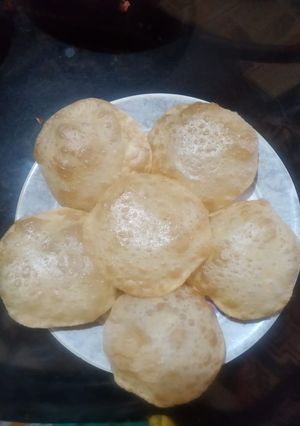 પુરી(Poori Recipe In Gujarati) રેસીપી મુખ્ય ફોટો