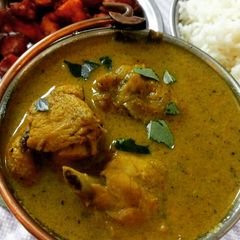 A picture of Chicken kulambu (with coconut).