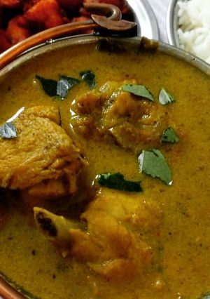 A picture of Chicken kulambu (with coconut).