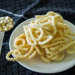 A picture of Porikadala murukku/ Roasted gram flour murukku.