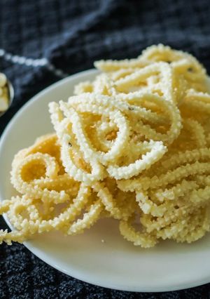 A picture of Porikadala murukku/ Roasted gram flour murukku.
