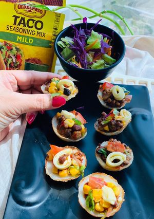 A picture of Mexican Salad in appe tacos.
