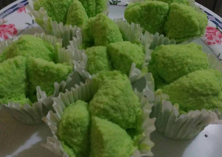 Resep Bolu Kukus Pandan oleh Nurul Hijaty - Cookpad