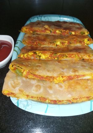 વેજ મુઘલાઈ પરાઠા (Veg. Mughlai Paratha Recipe In Gujarati) રેસીપી મુખ્ય ફોટો