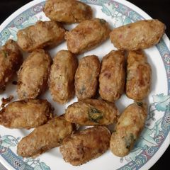 A picture of Resha kebabs.