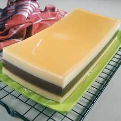 A picture of Puding lapis surabaya.
