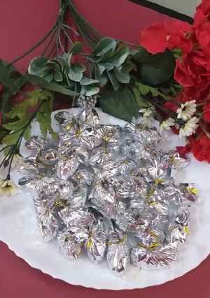 A picture of Chocolates in jem and nuts.