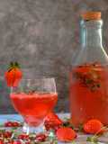 Thyme for berry mocktail