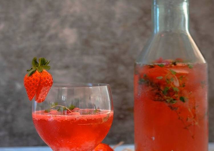 Thyme for berry mocktail