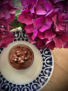 Una foto de Mousse de doble chocolate