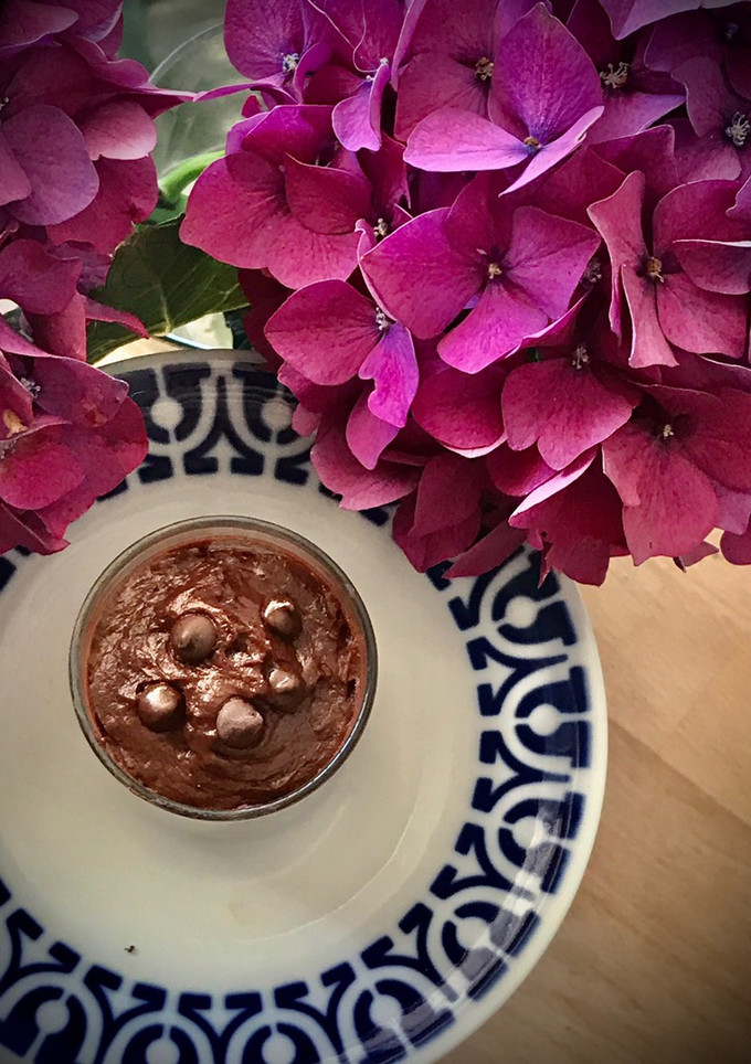 Una foto de Mousse de doble chocolate