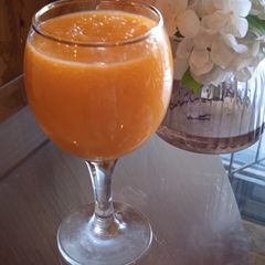A picture of Peach and Mango juice.