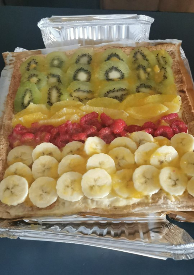 Una foto de Tarta de hojaldre y frutas