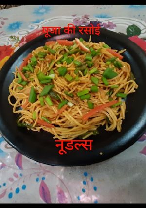 ग्रीन अनियन नूडल्स (Green onion noodles recipe in Hindi) रेसिपी मुख्य फोटो