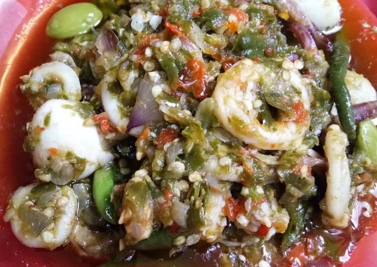 Resep Cumi pete telur puyuh sambal lado hijau, Lezat