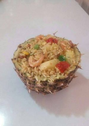 A picture of Fried rice in pineapple.