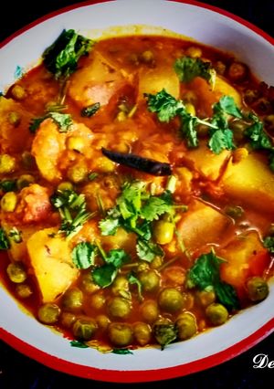 A picture of Peas Potato Korma.