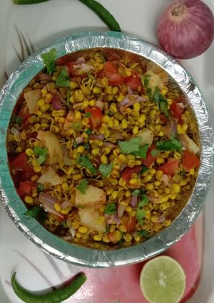 दाल मोठ चाट (Dal moth chat recipe in hindi) रेसिपी मुख्य फोटो