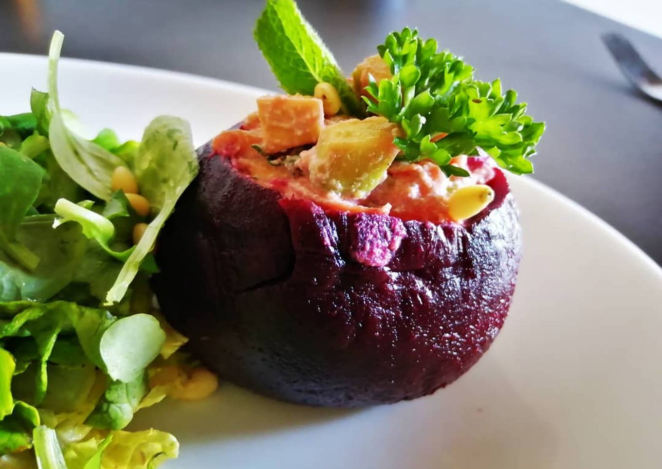 Recipe of Super Quick Homemade Salade de saumon fumé, avocat, betterave, carotte