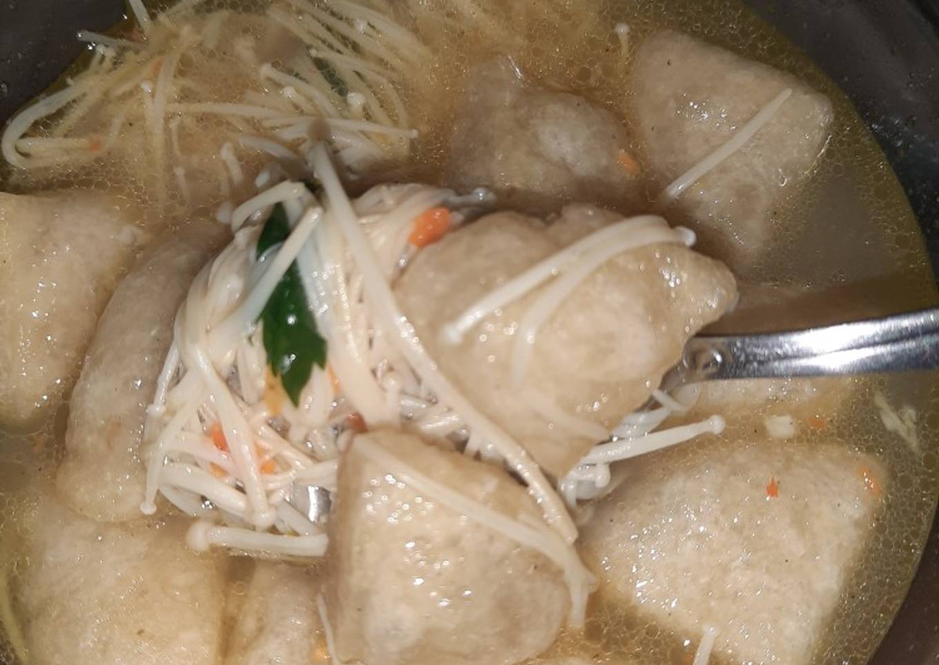 Enoki Banyor Chireng