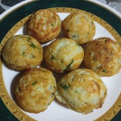 A picture of #Rava Appe.