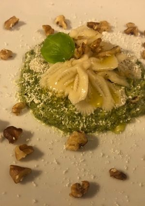 Foto di Pavoncelle su purè di broccoli, spolverata di ricotta stagionata e noci