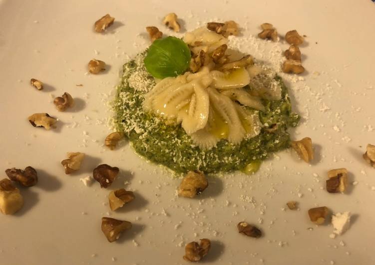 Pavoncelle su purè di broccoli, spolverata di ricotta stagionata e noci