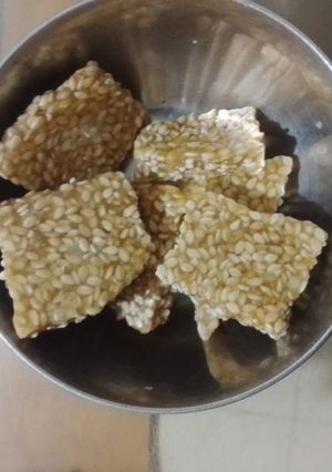 તલ સાંકળી (Til Sankli Recipe In Gujarati) રેસીપી મુખ્ય ફોટો