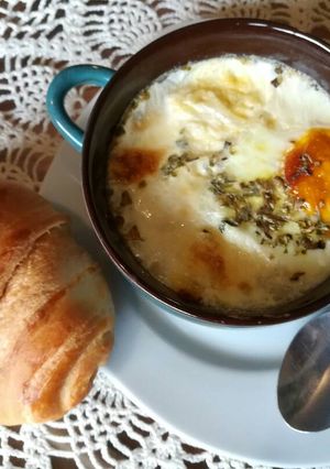 Una foto de Huevos con champiñones a la cazuela