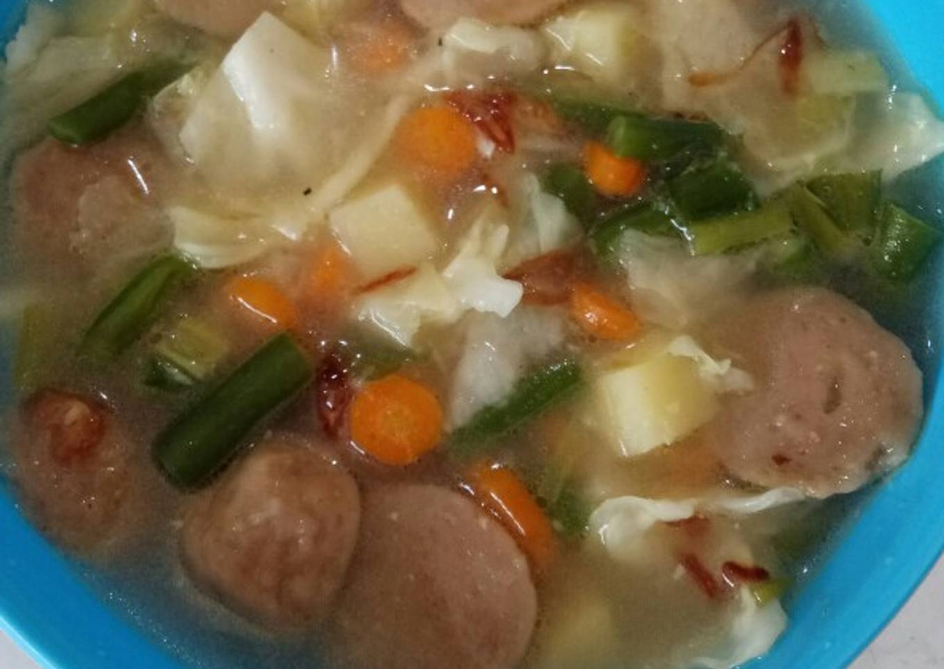 Sup sayur dan bakso