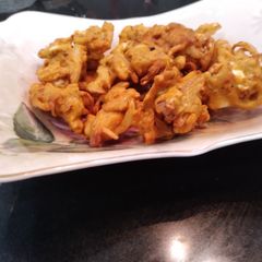 A picture of Onion cabbage pakora.