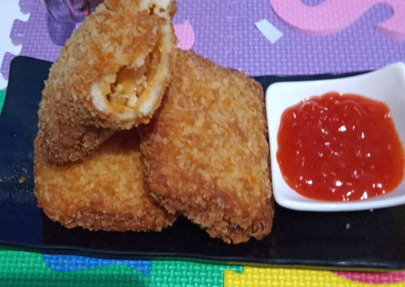 Cara Gampang Menyiapkan Sandwich goreng isi ayam, Bisa Manjain Lidah