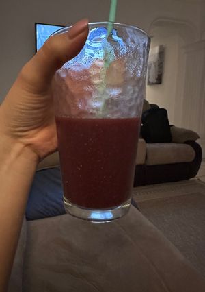 Una foto de Jugo de Piña, Almendra, Betabel y Espinaca
