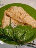 Filetto di branzino alla birra su crema di piselli