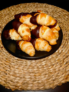 Una foto de Mini cruasanes de chocolate